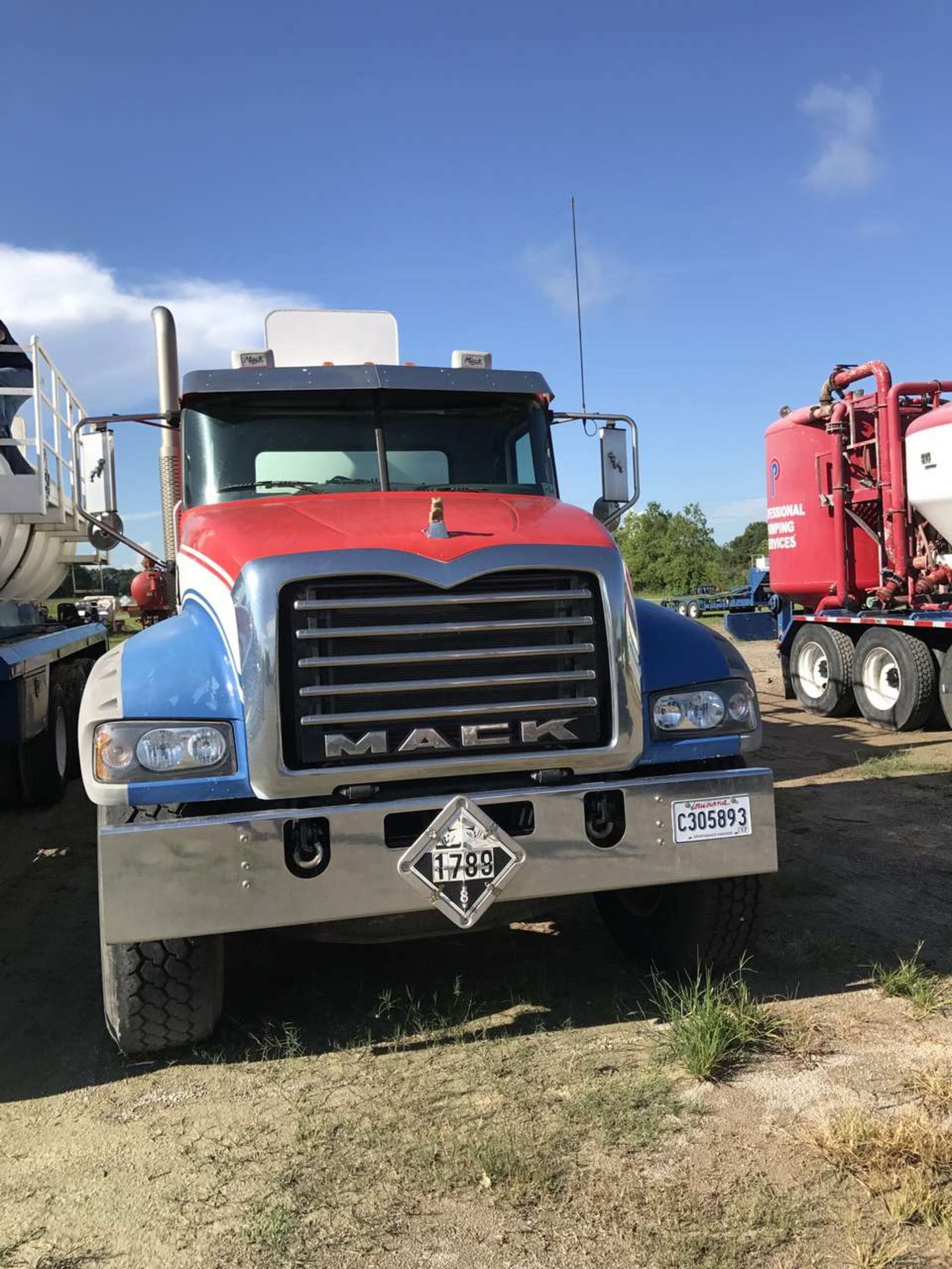 2014 MACK Tri-Axle Acid Transport Truck - Image 2 of 7