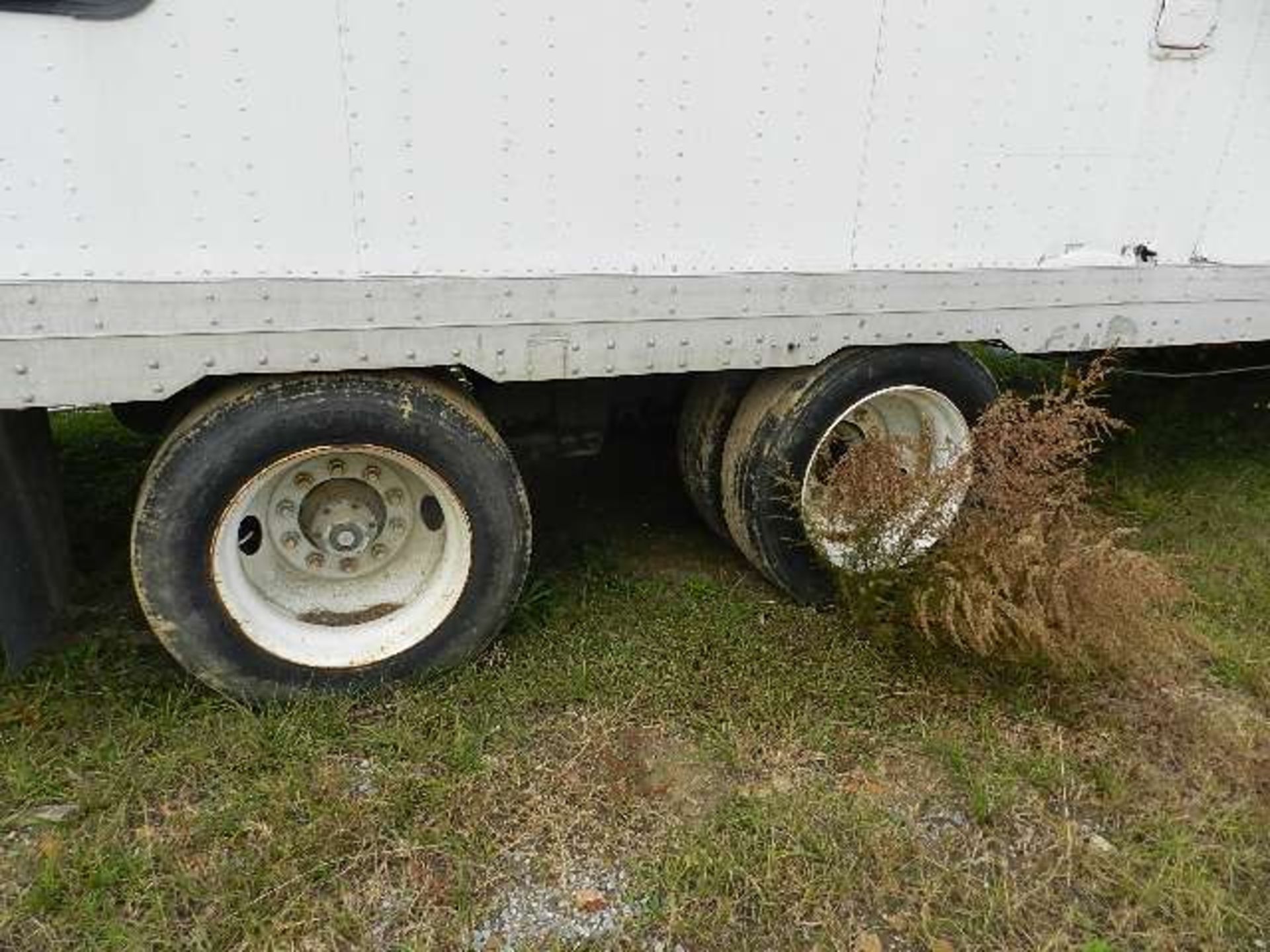 1993 Freightliner Cab over Semi - Image 10 of 32