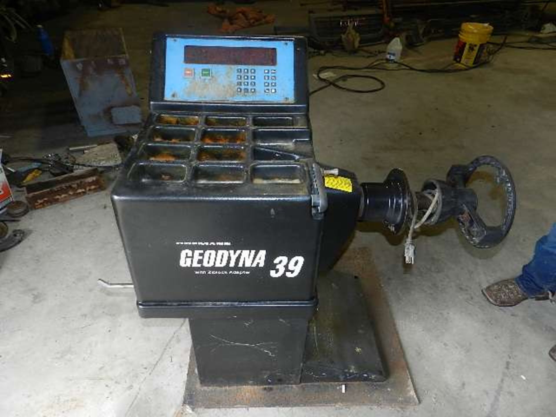 Hofmann Geodyna 39 Tire Balancer