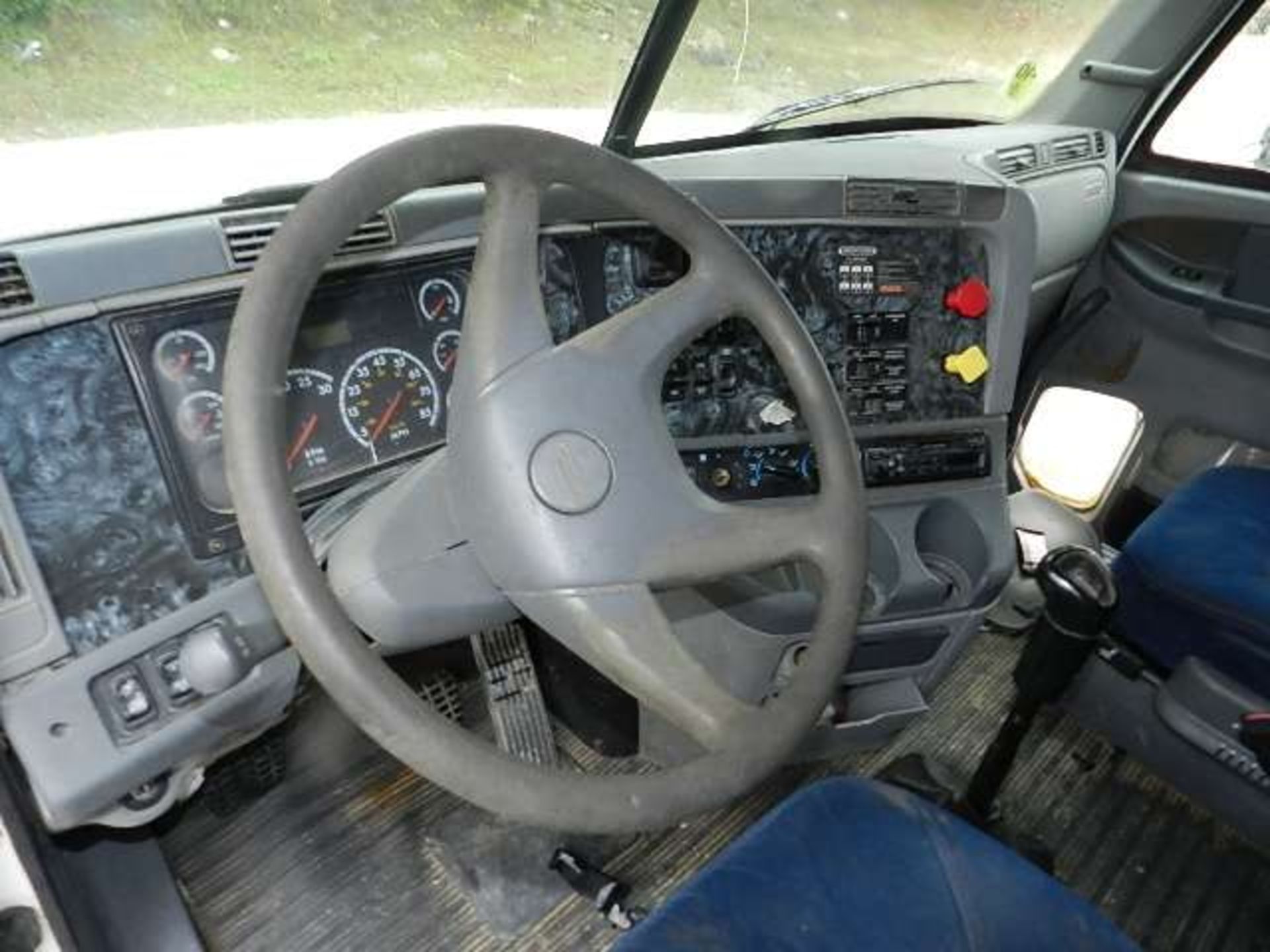 2002 Freightliner Semi-tractor - Image 9 of 26