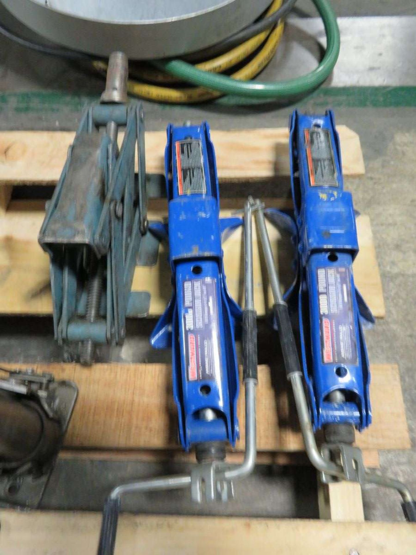 Pallet of Assorted Jacks - Bild 8 aus 8