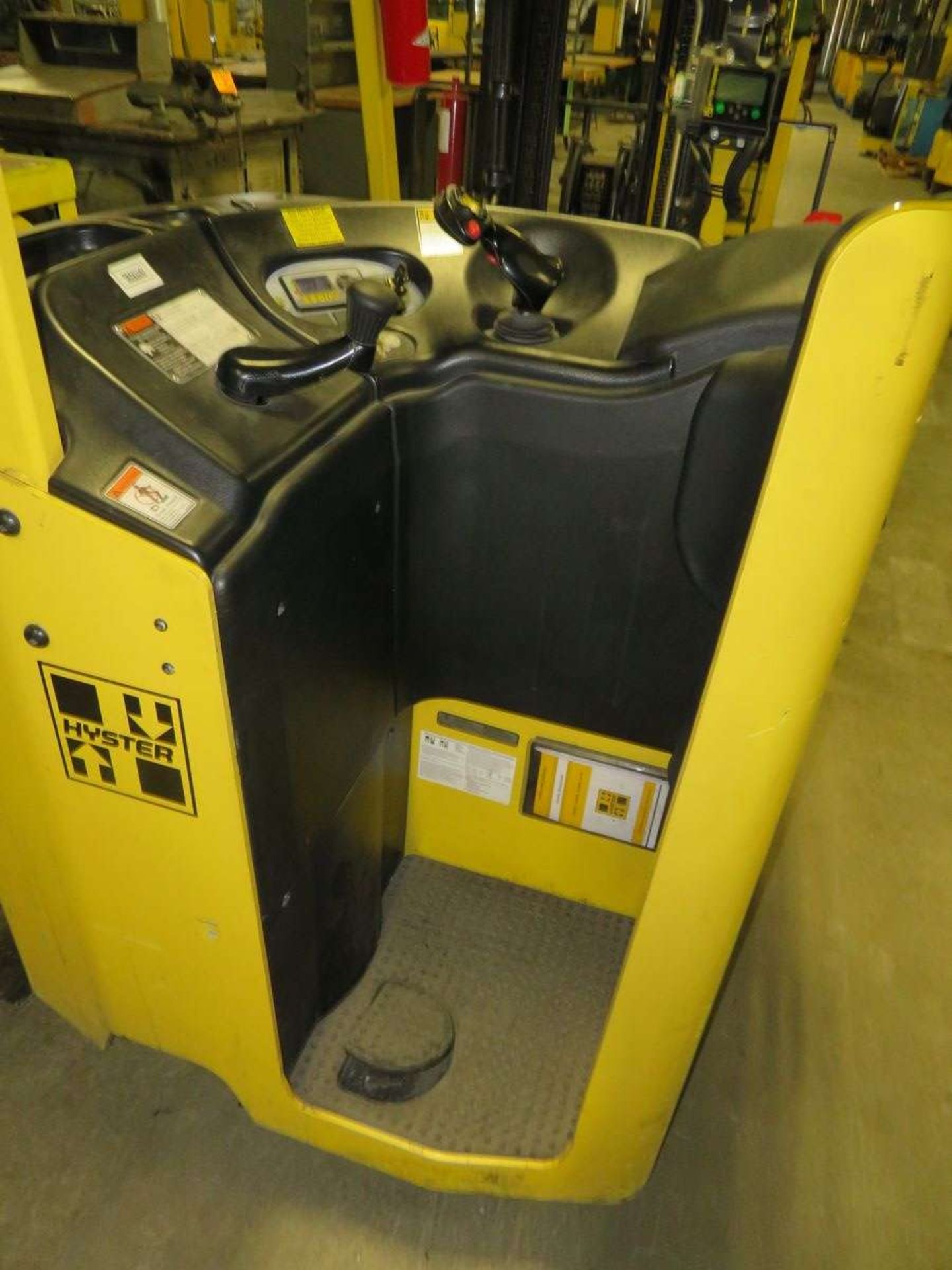 Hyster E40HSD2-21 36V Electric Stand-Up Fork Truck - Image 6 of 8