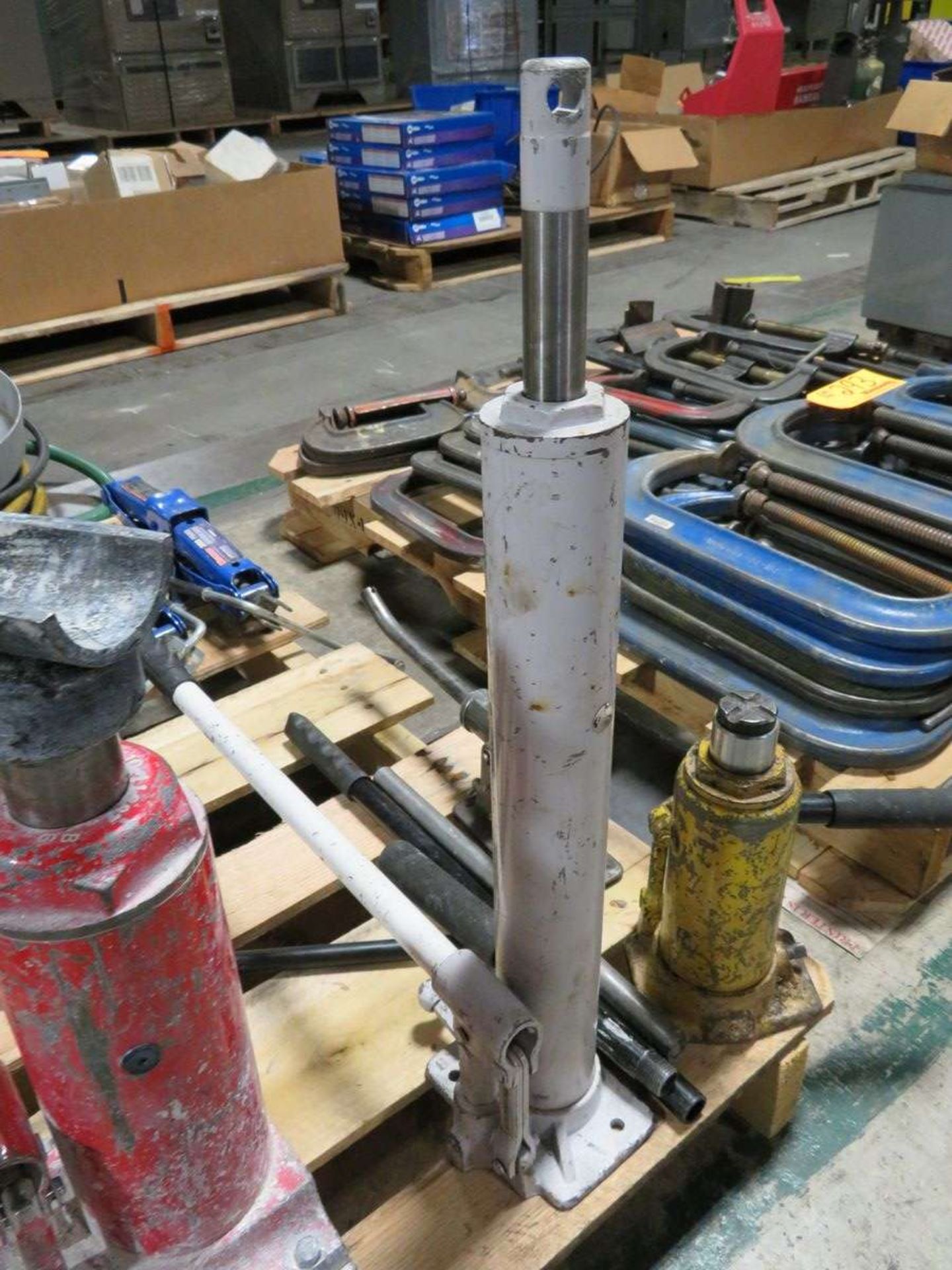 Pallet of Assorted Jacks - Bild 4 aus 8