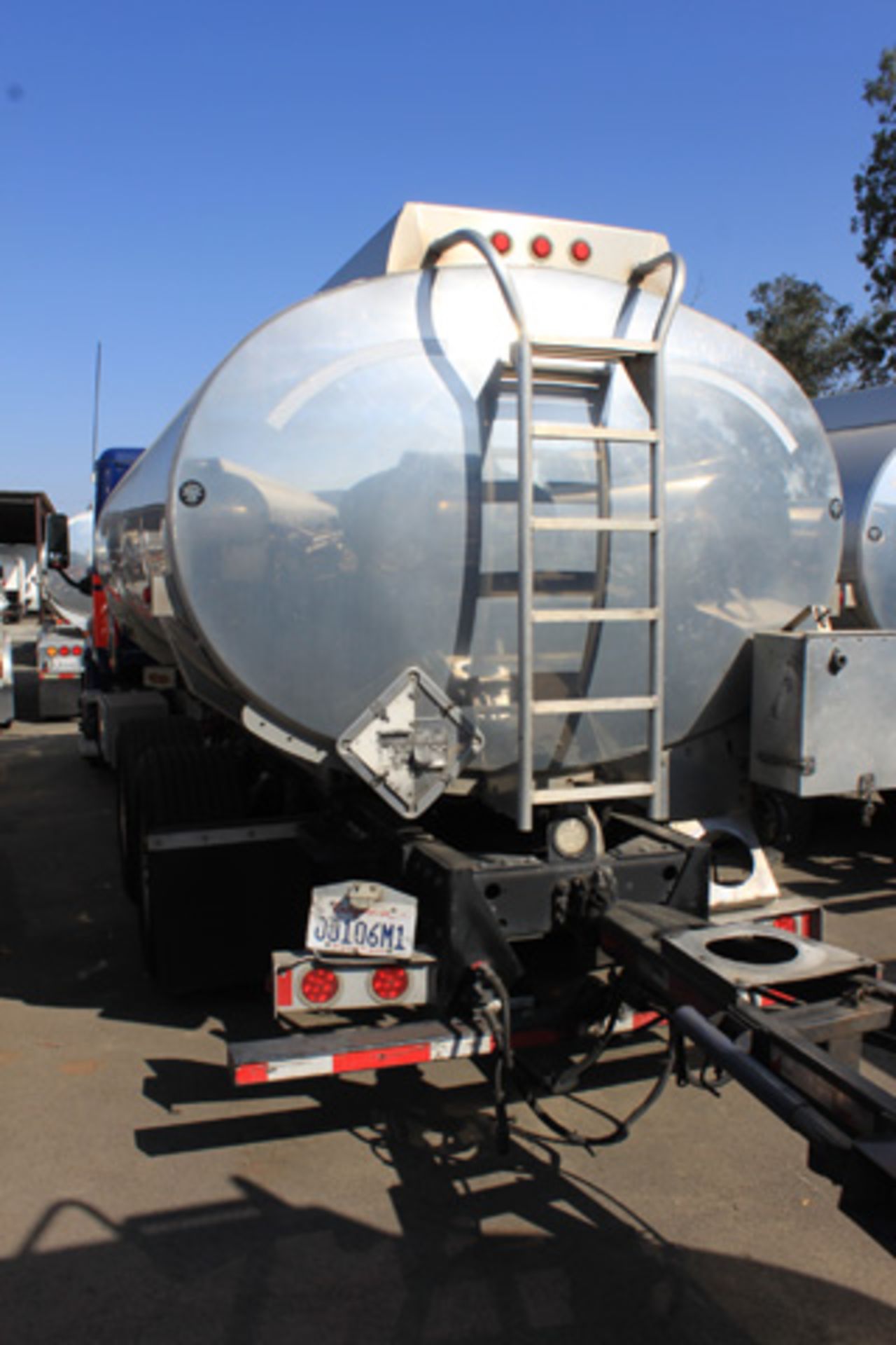 (Fontana) 2013 Freightliner Cascadia Tank Truck, 2013 Heil 4,365 Gallon Single Compartment Tank - Bild 4 aus 9