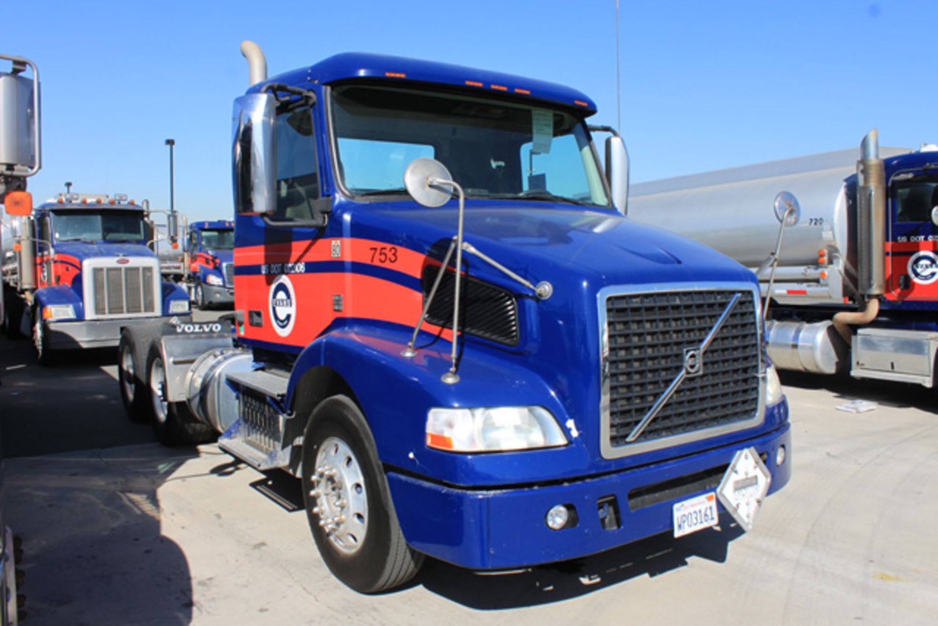 (Fontana) 2013 Volvo VNM64T Eco-Torque Day Cab Truck, Meter Reads (Unverified): 658,872 Miles, - Bild 2 aus 6