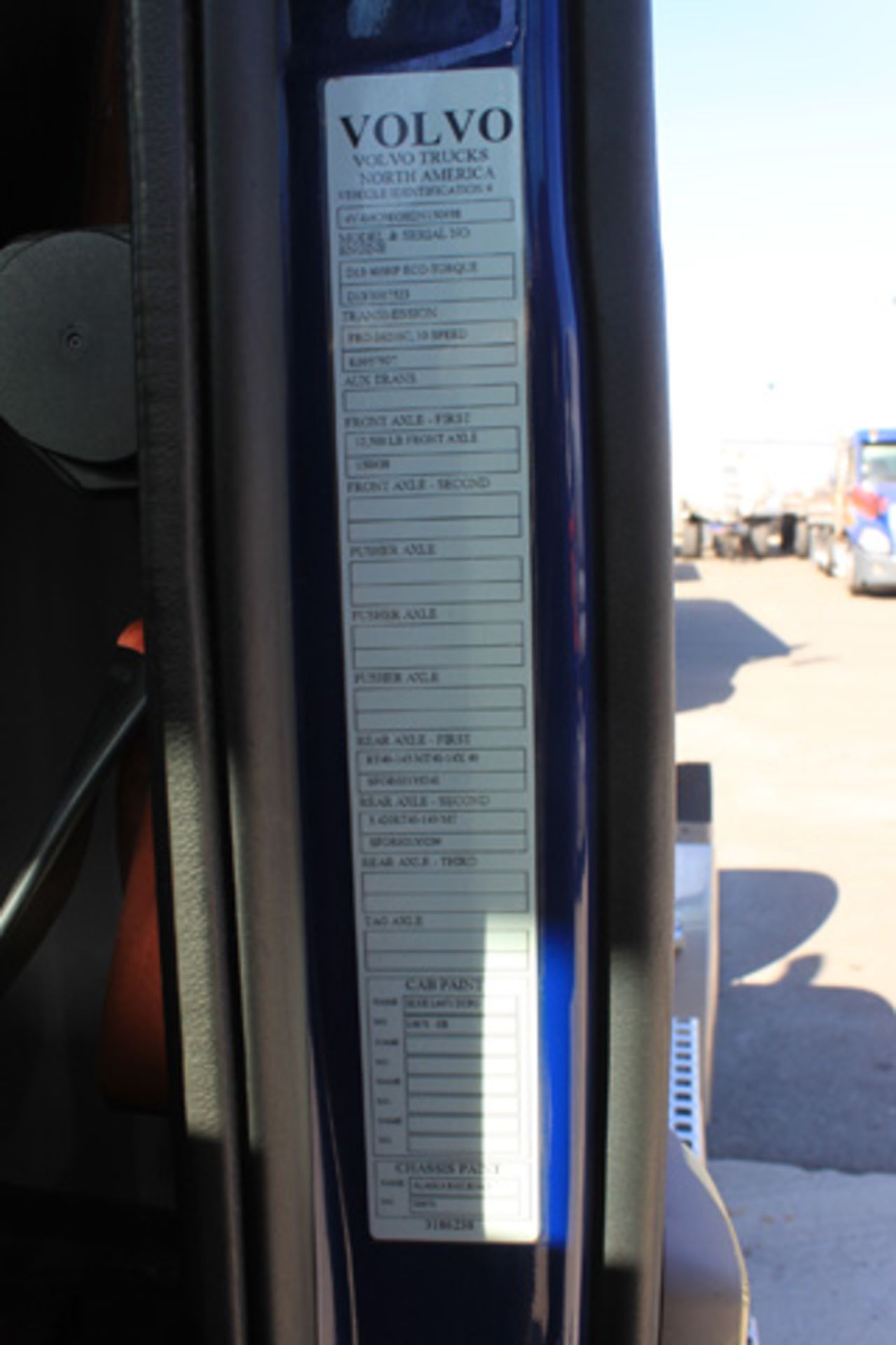 (Fontana) 2013 Volvo VNM64T Eco-Torque Day Cab Truck, Meter Reads (Unverified): 658,872 Miles, - Bild 6 aus 6