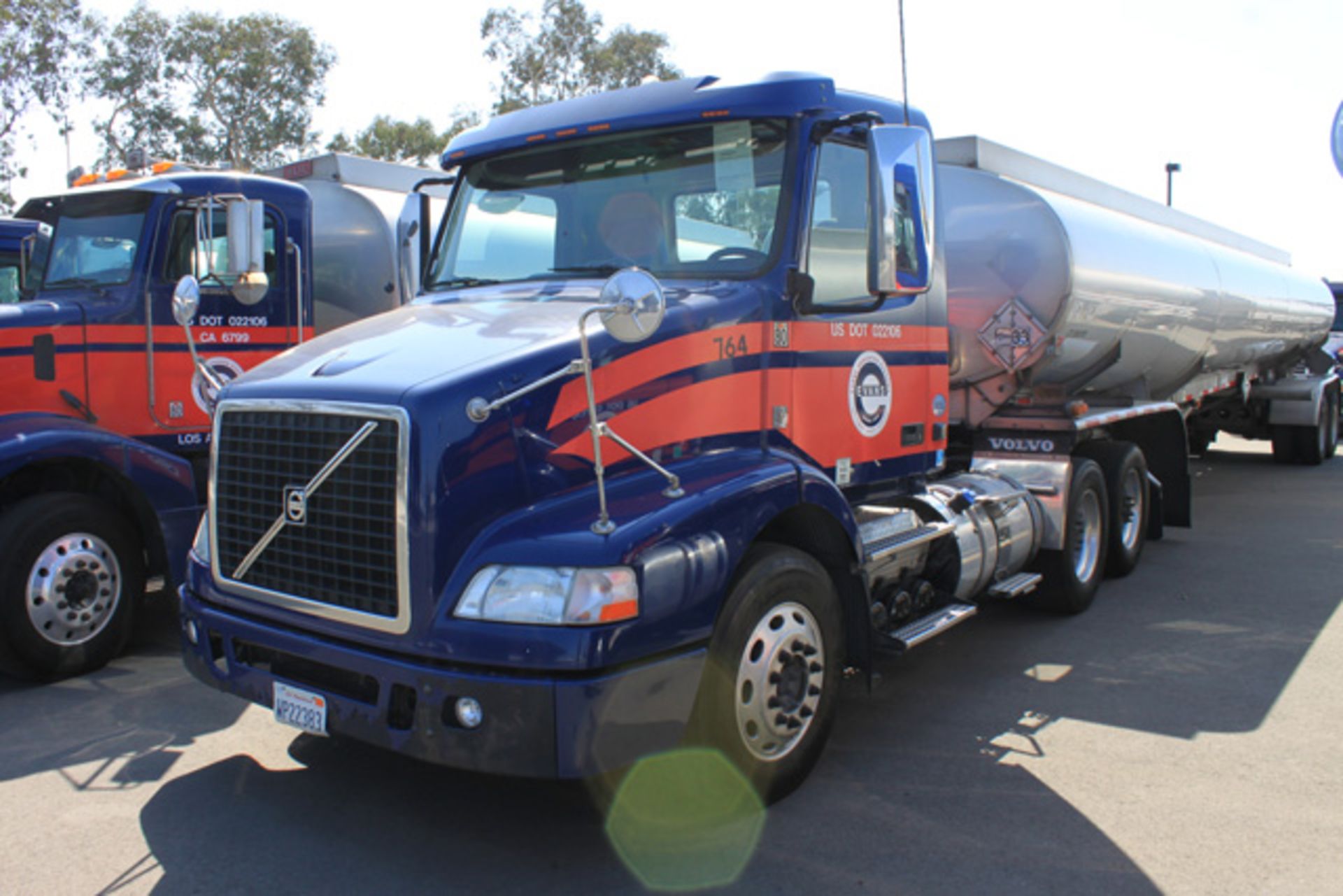 (Fontana) 2014 Volvo VNM64T Eco-torque Day Cab Truck, Meter Reads (Unverified): 581,790 Miles, - Bild 3 aus 7