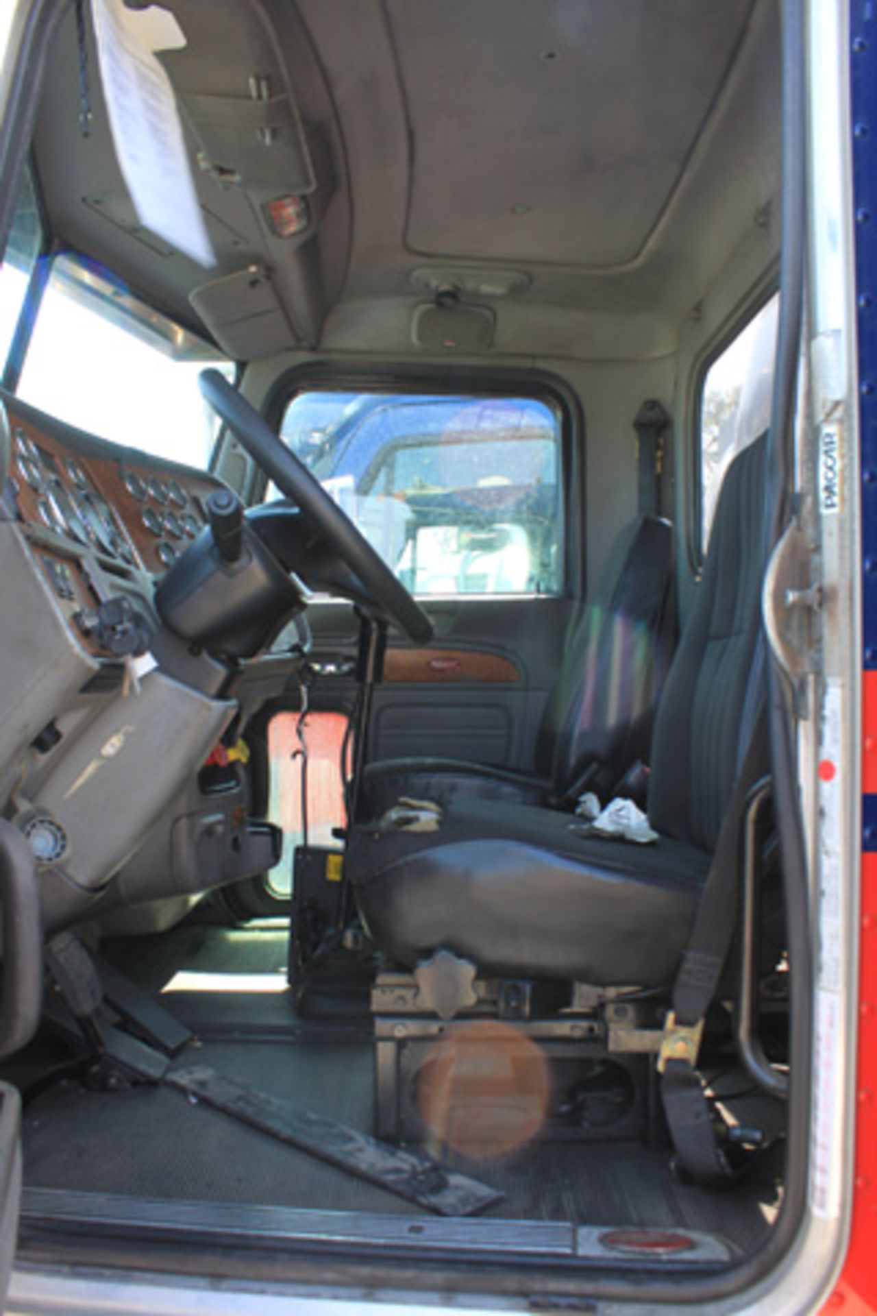 (Fontana) 2007 Peterbilt 385 Tank Truck, 1990 Beall 4,600 Gallon (2,300/2,300) Two Compartment - Bild 5 aus 8