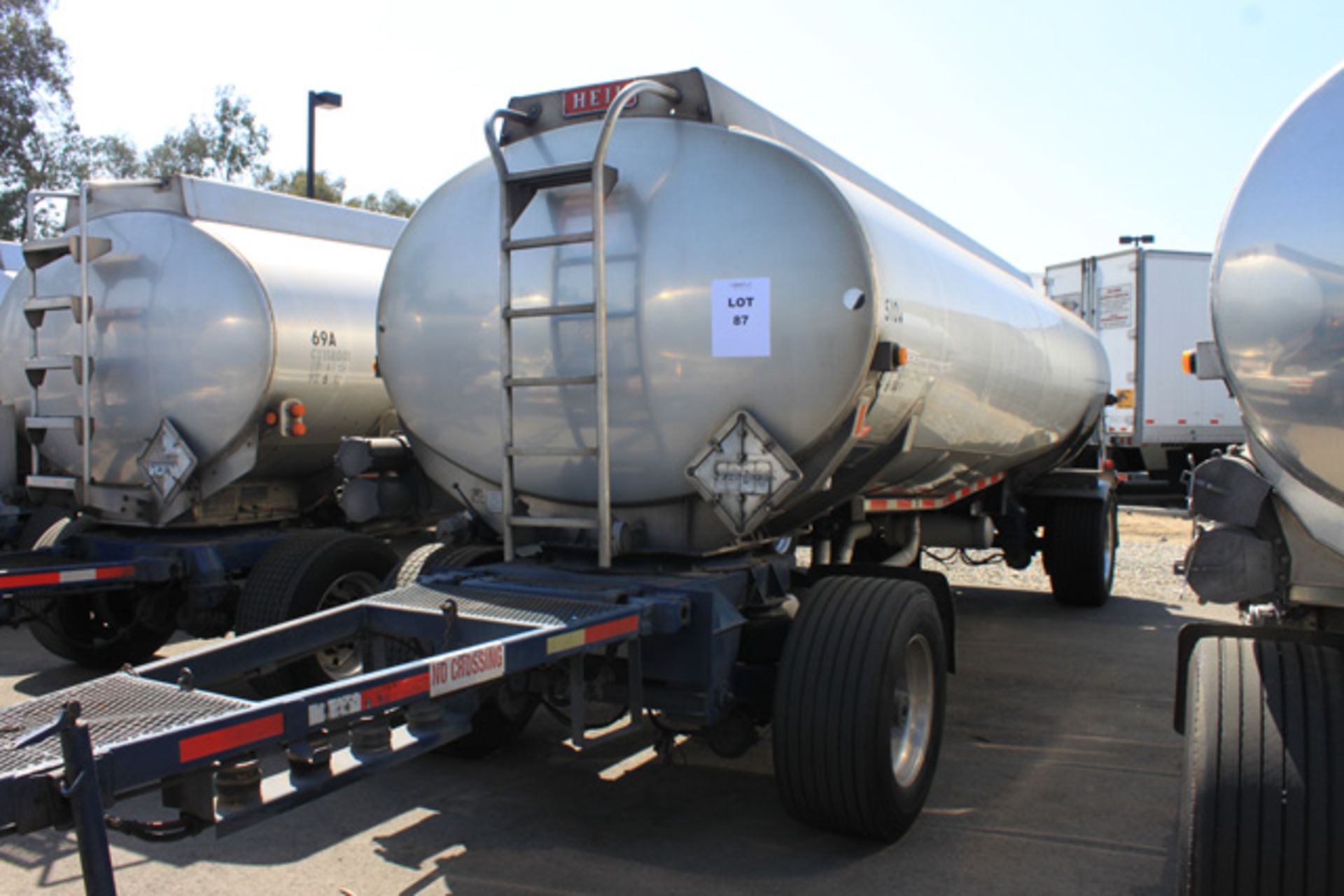 (Fontana) 2005 Heil 5,300 Gallon (3) Compartment (2,150/1,150/2000) Elliptical 2-Axle Pull Tank