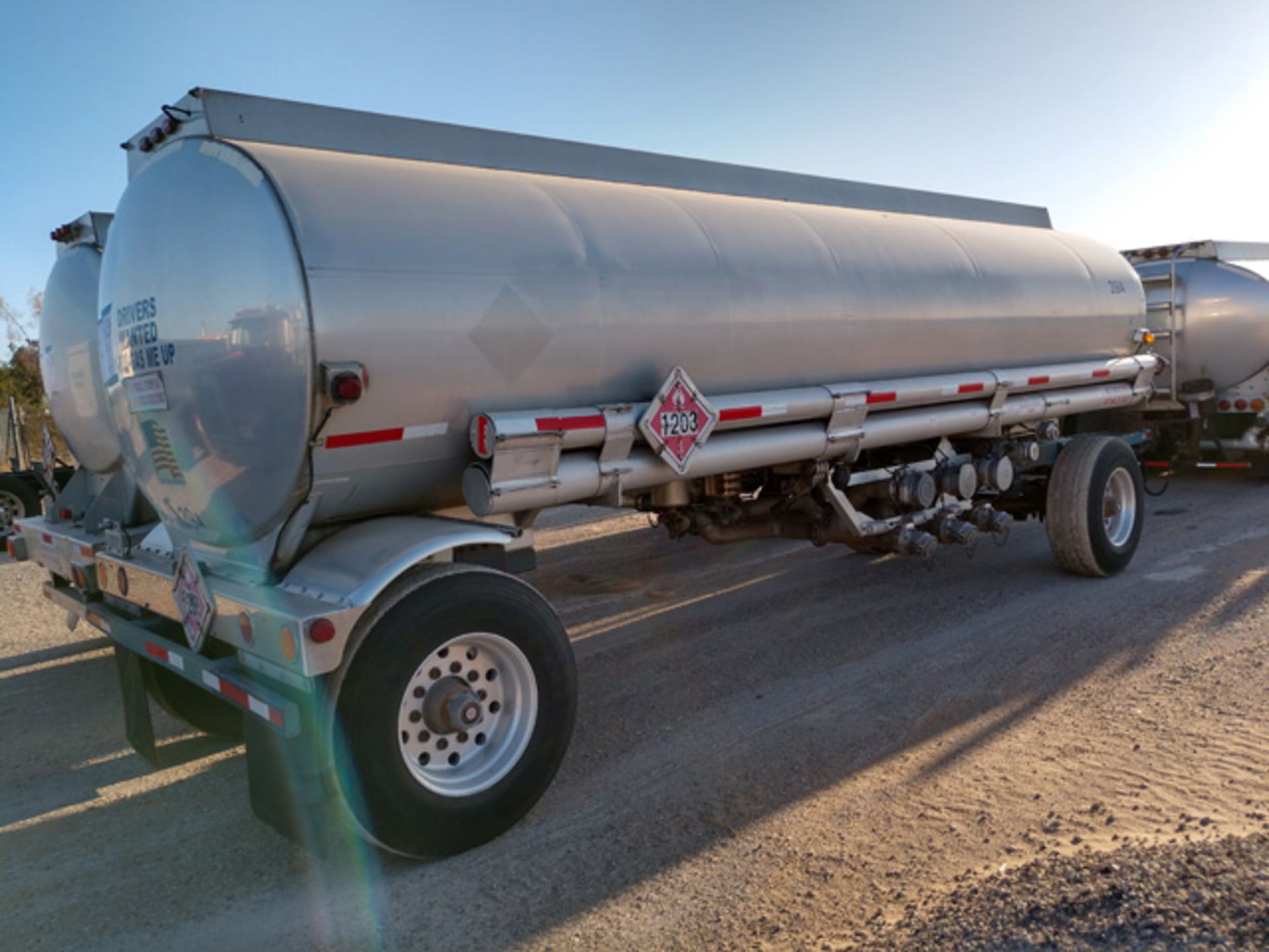 (Yuma) 1990 Beall 5,300 Gallon (3) Compartment (1,850/1,100/2,350) Elliptical 2-Axle Pull Tank - Bild 2 aus 3