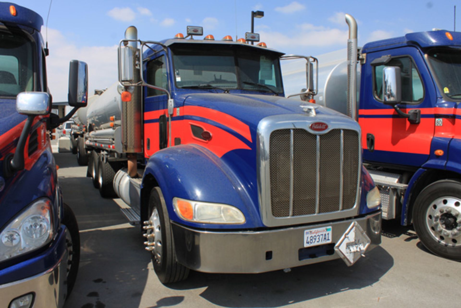 (Fontana) 2011 Peterbilt 384 Tank Truck, 1995 Weld-It 4,500 Gallon Single Compartment Tank Body,