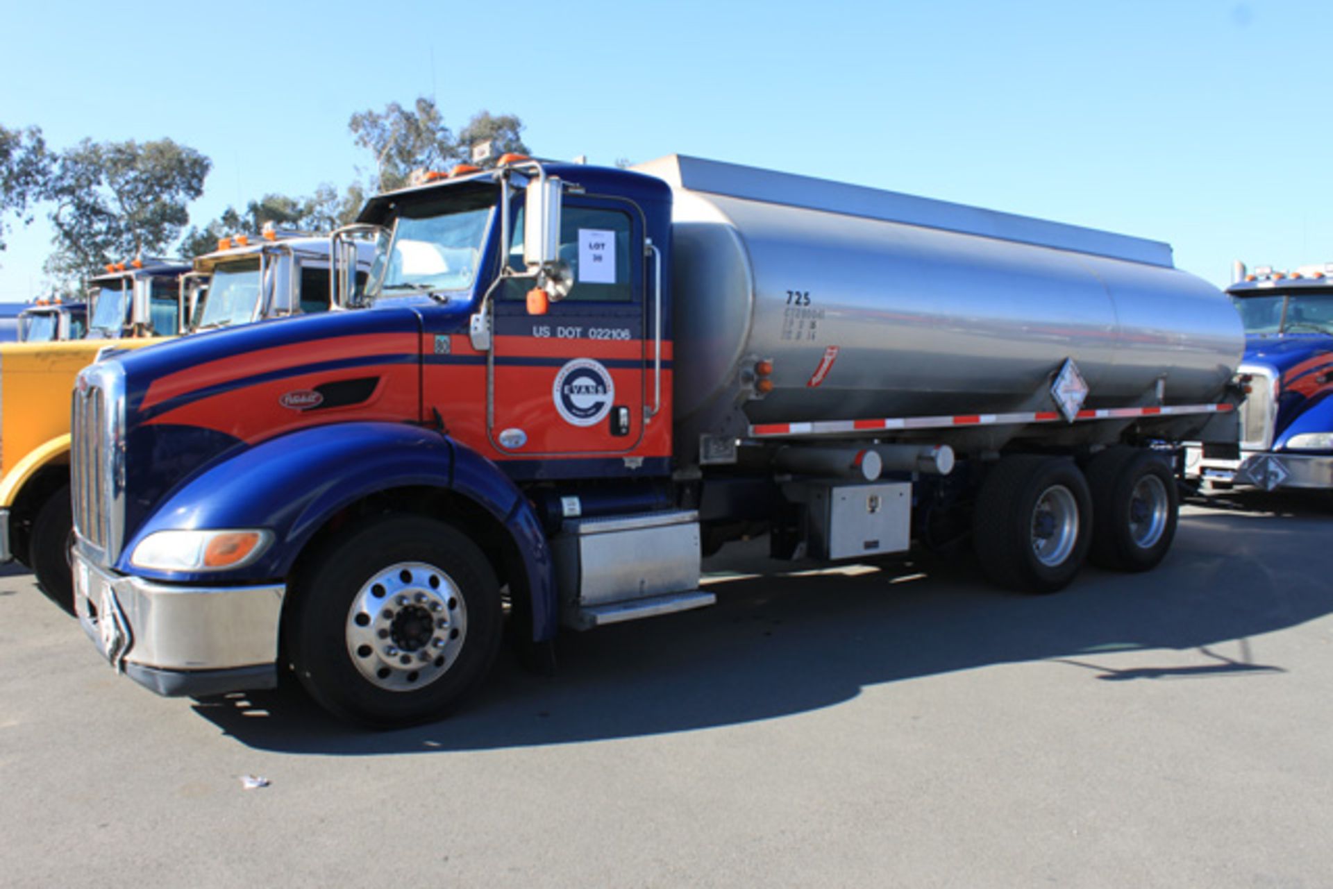 (Fontana) 2011 Peterbilt 384 Tank Truck, 1996 Weld-It 4,640 Gallon Single Compartment Tank Body,