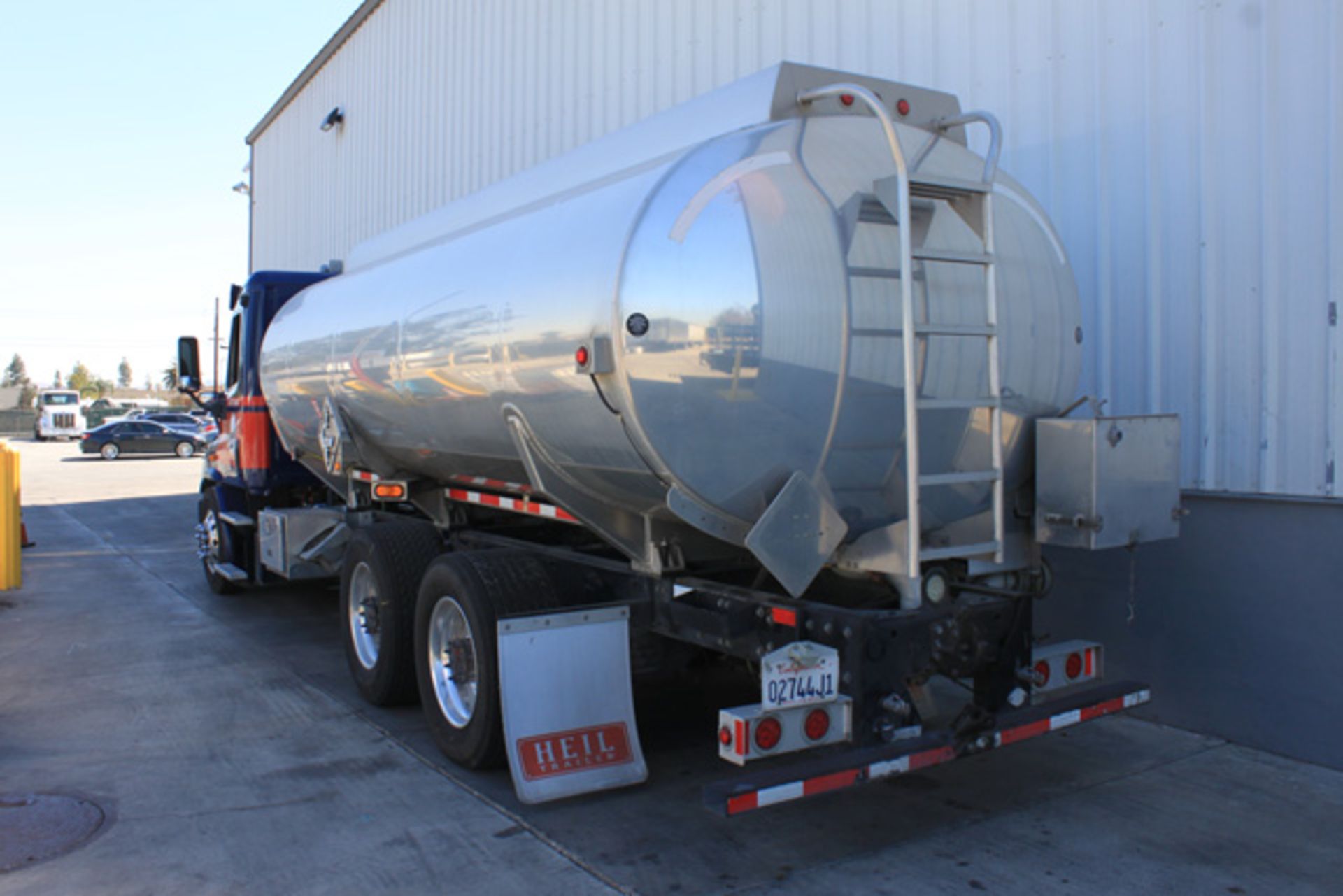 (Fontana) 2013 Freightliner Cascadia Tank Truck, 2013 Heil 4,365 Gallon Single Compartment Tank - Bild 8 aus 8