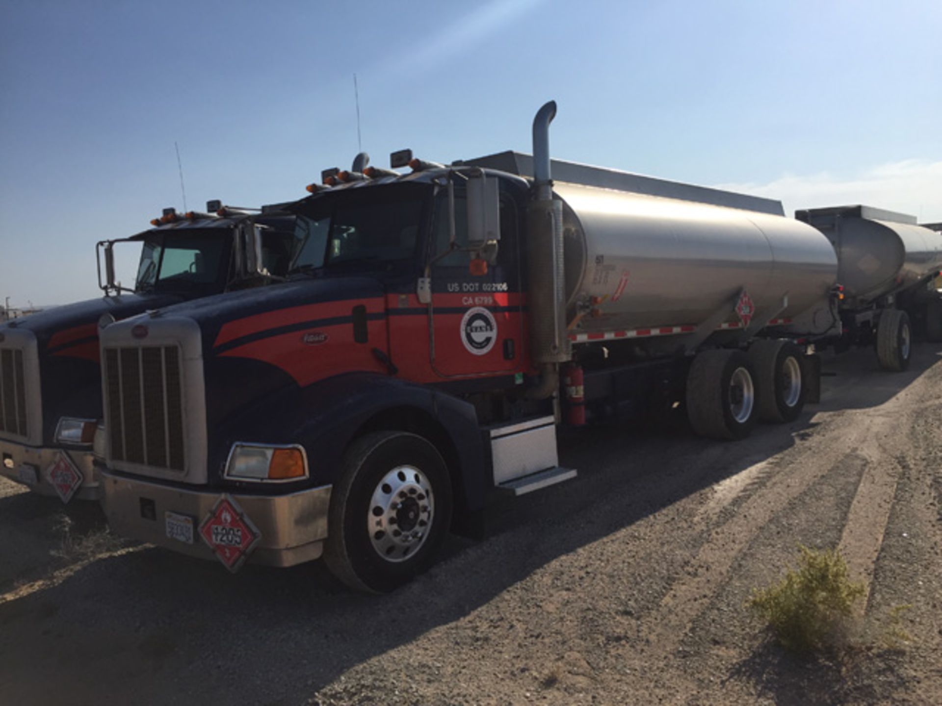 (Yuma) 2007 Peterbilt 385 Tank Truck, 1997 Weld-It 4,580 Gallon Single Compartment Tank Body, VIN: