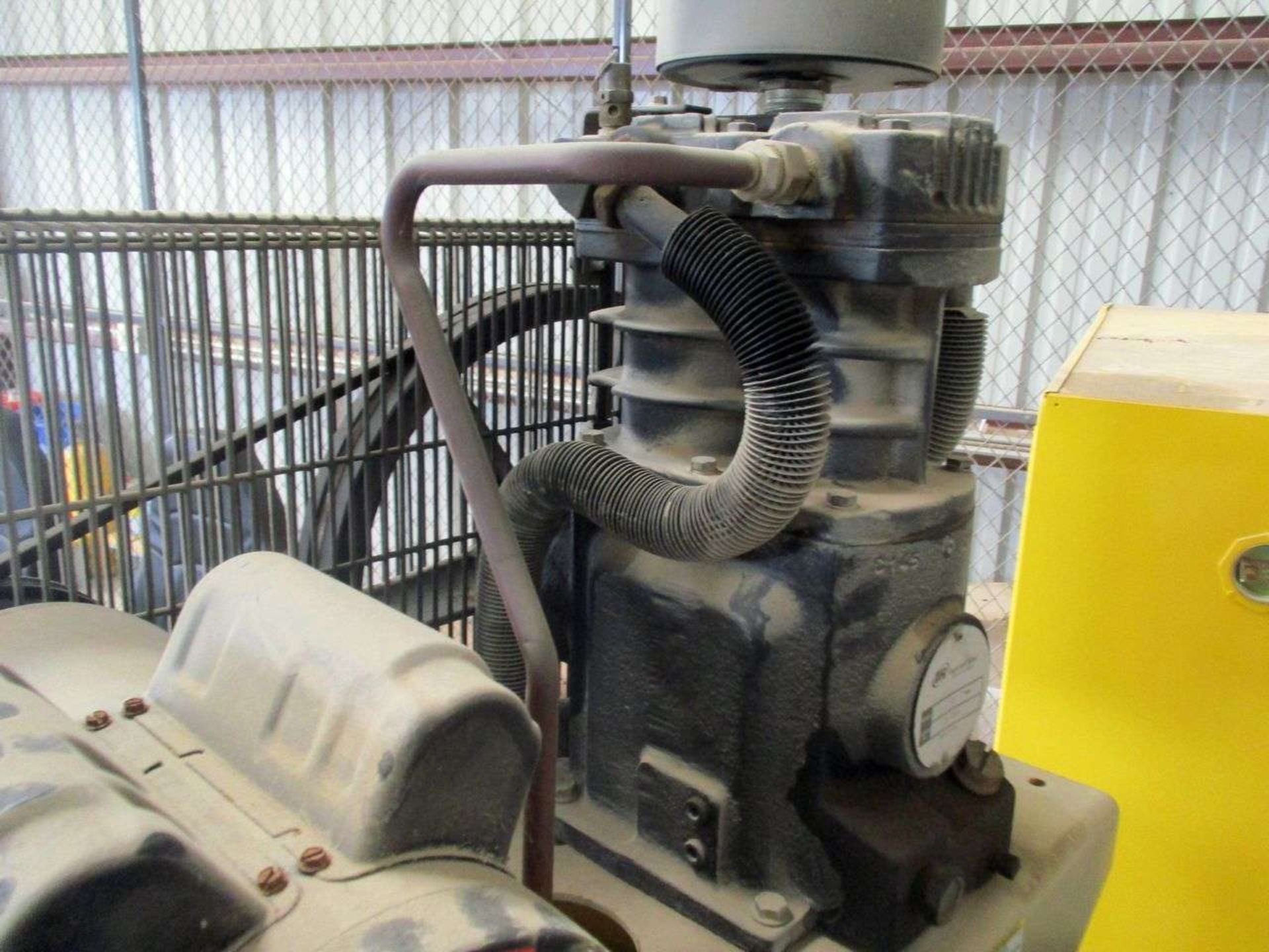 VERTICAL TANK AIR COMPRESSOR - Image 2 of 3