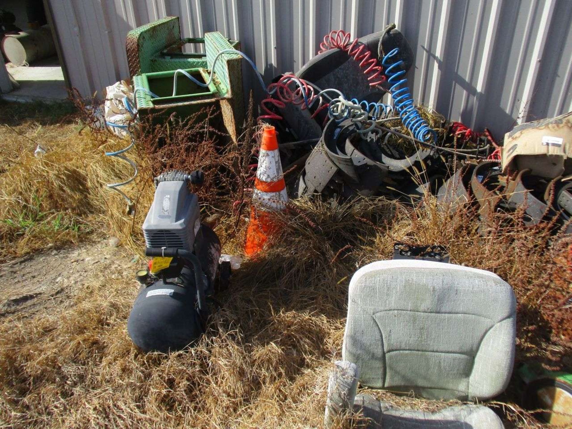 LARGE LOT OF ASSORTED NON LOTTED ITEMS OUTSIDE ON GROUND - Image 11 of 12