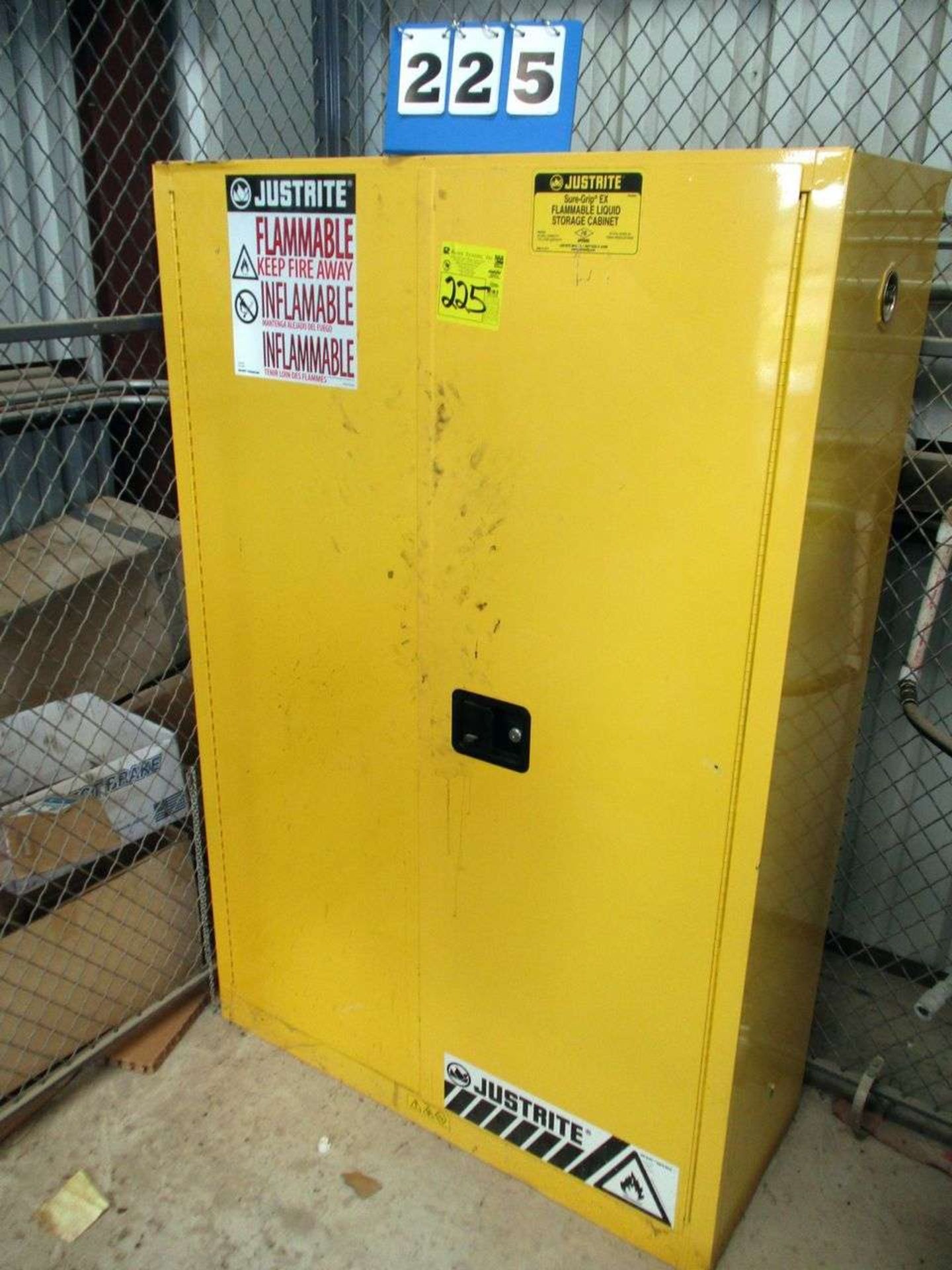 FLAMMABLE LIQUID SAFETY STORAGE CABINET