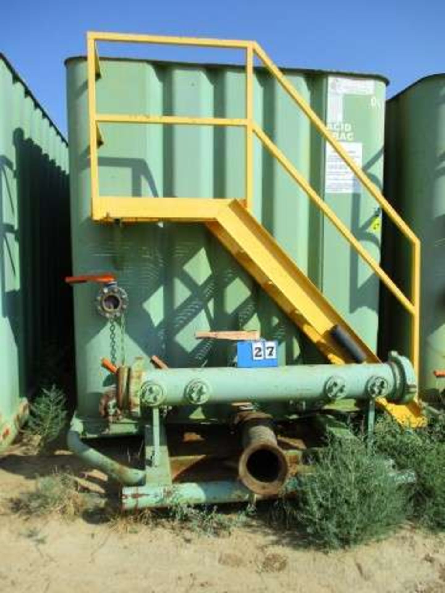 ACID TANK ACID FRAC TANK WITH SINGLE AXLE, INCLUDES 4-PORT, LICENSE NO. 44M-359 S/N S/N 120098 [Loc: