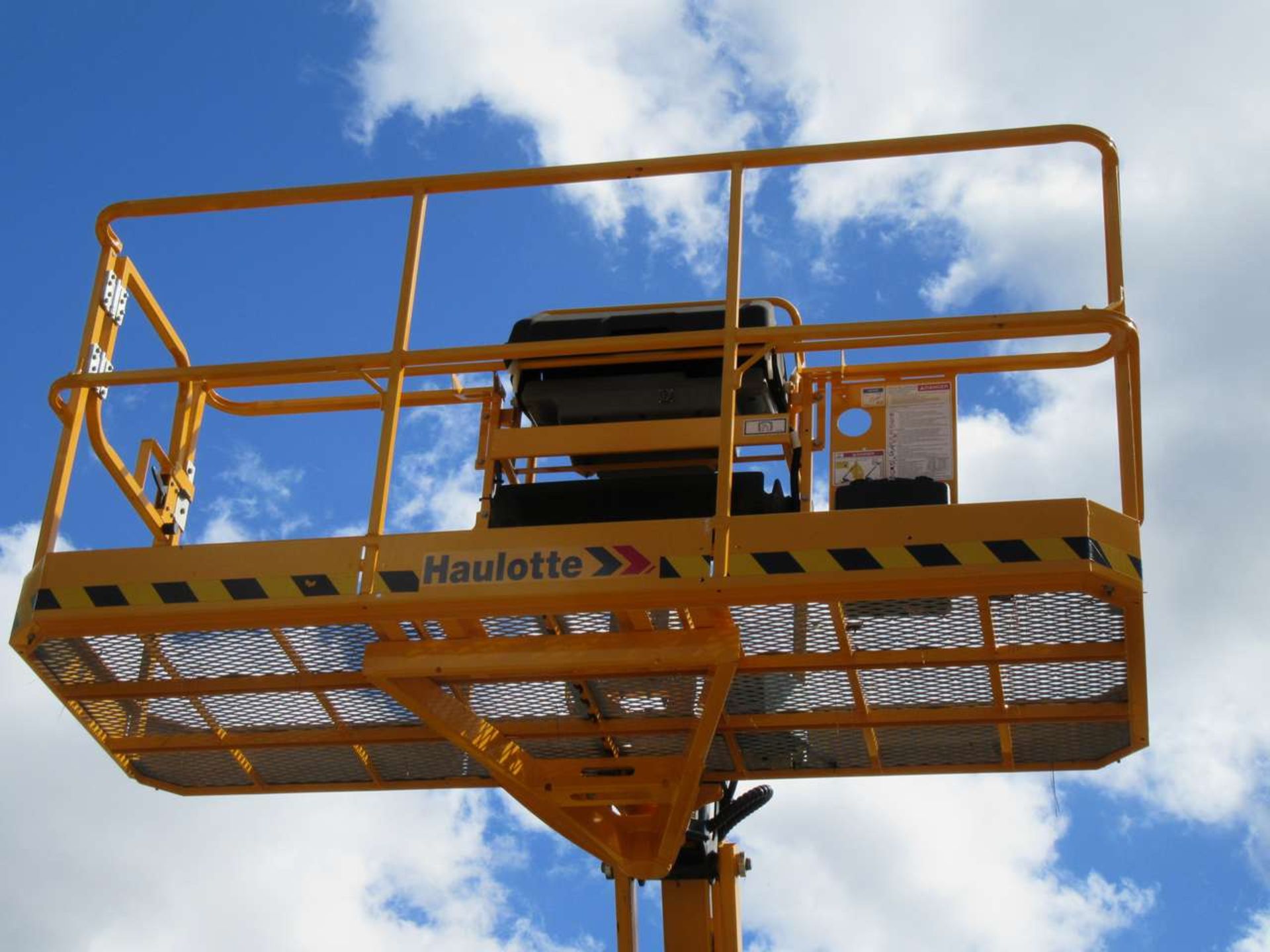 2015 Haulotte HA130JRT-NT Articulated Boom Lift - Image 4 of 7