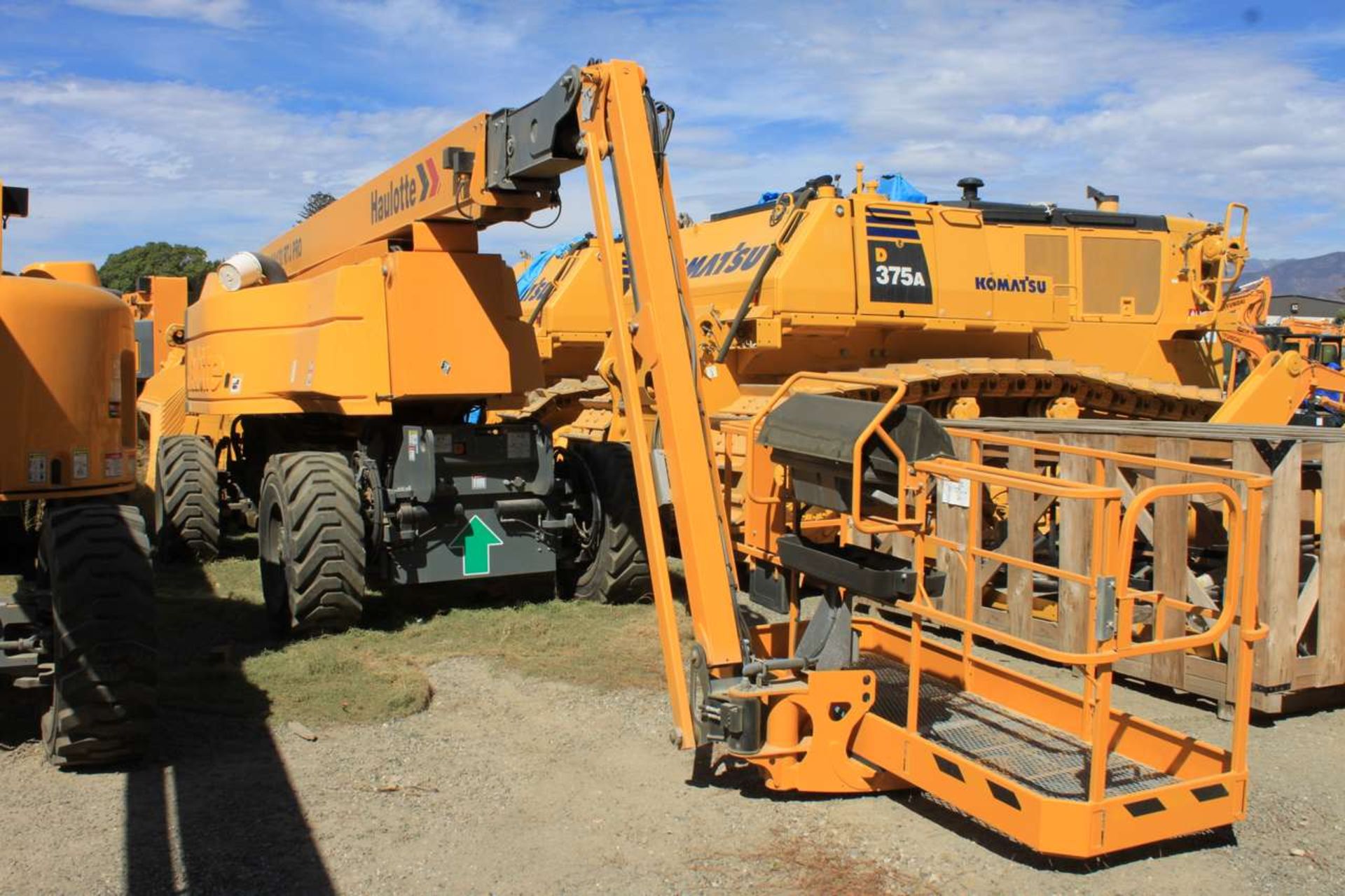 2015 Haulotte HA130RTJPRO Articulated Boom Lift