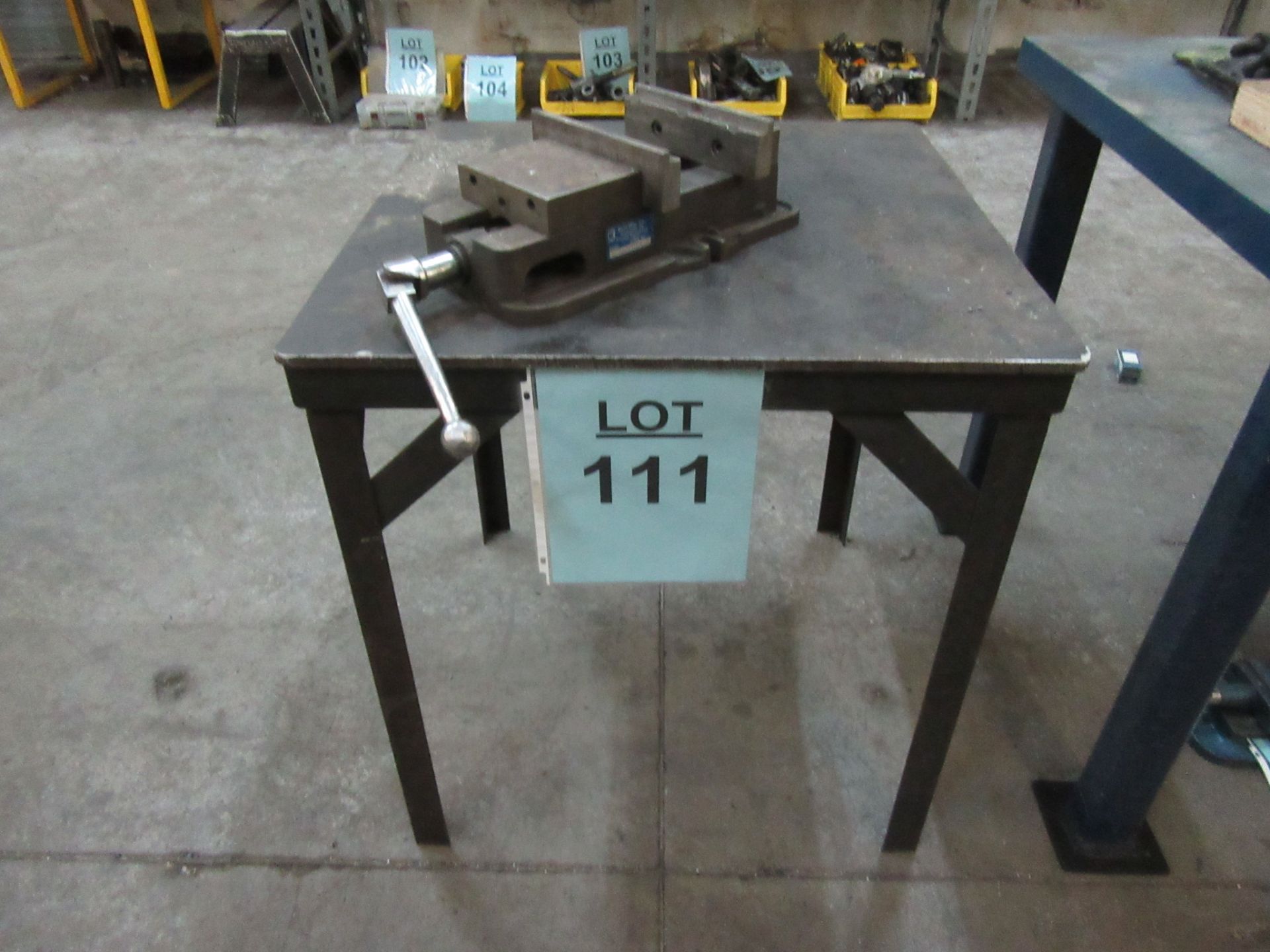 KURT D675 8'' MACHINE VISE WITH METAL TABLE