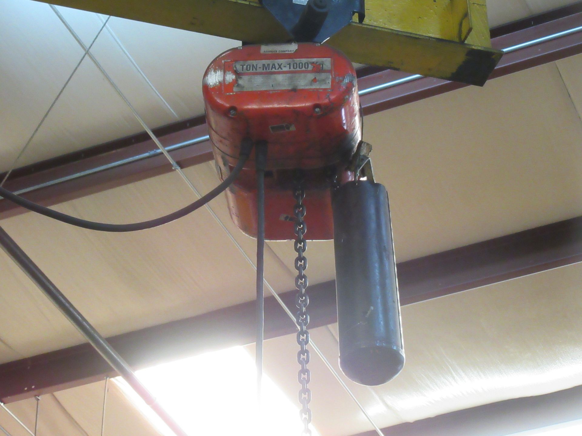 3/4 TON FLOOR MOUNTED JIB CRANE WITH LODESTAR 1 TON ELECTRIC CHAIN HOIST - Image 2 of 2