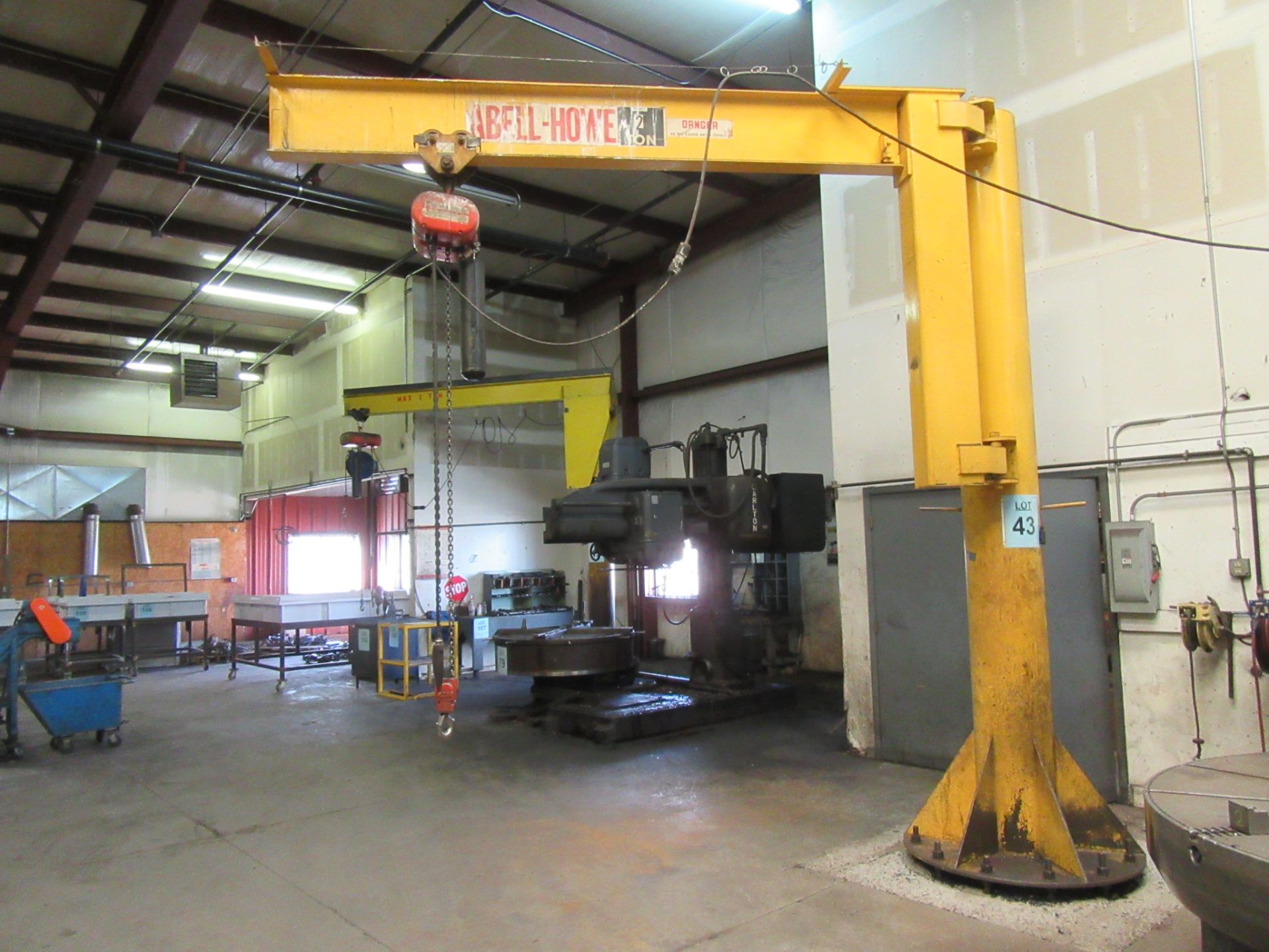 2 TON ABELL-HOWE FLOOR MOUNTED JIB CRANE WITH 2 TON LODESTAR CM POWER CHAIN HOIST