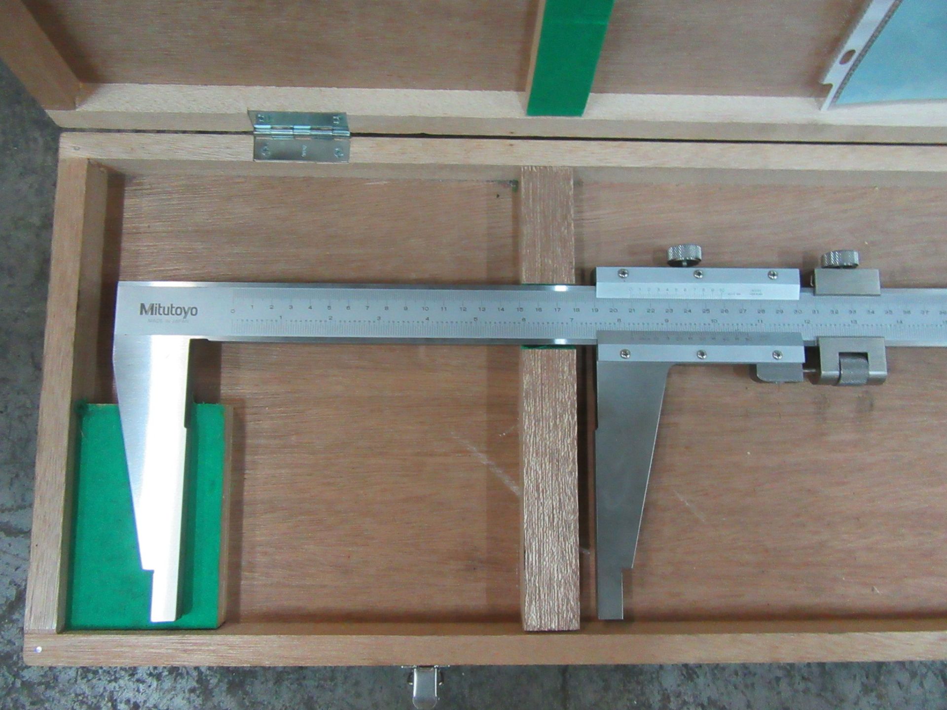 40'' MITUTOYO CALIPER WITH WOOD CASE - Image 2 of 3