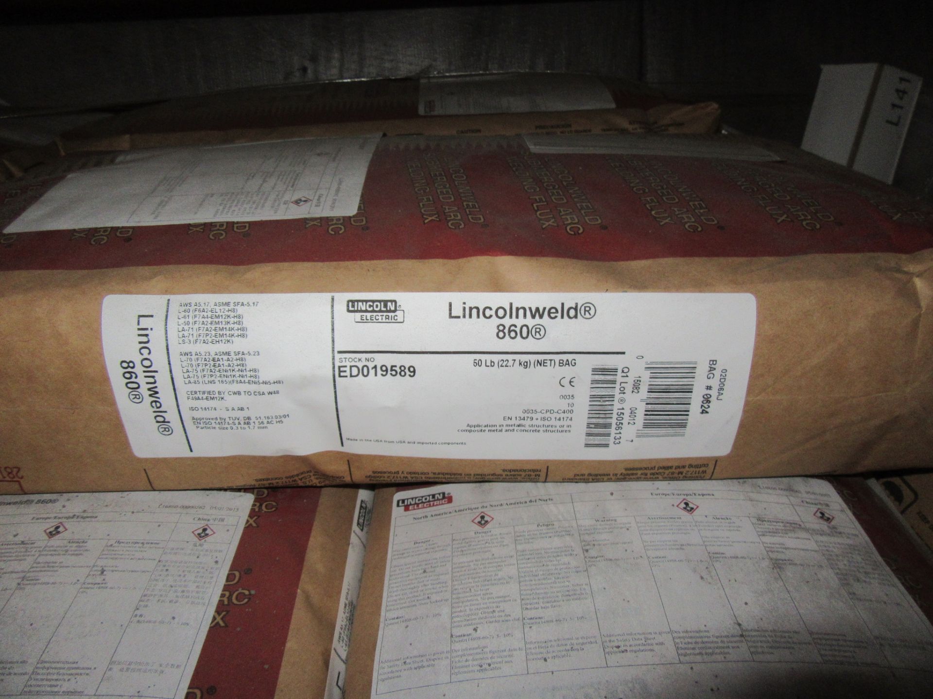 LOT (44) BAGS OF LINCOLN SUBMERGED ARC FLUX LINCOLN WELD 860, (BACK BUILDING) - Bild 2 aus 2