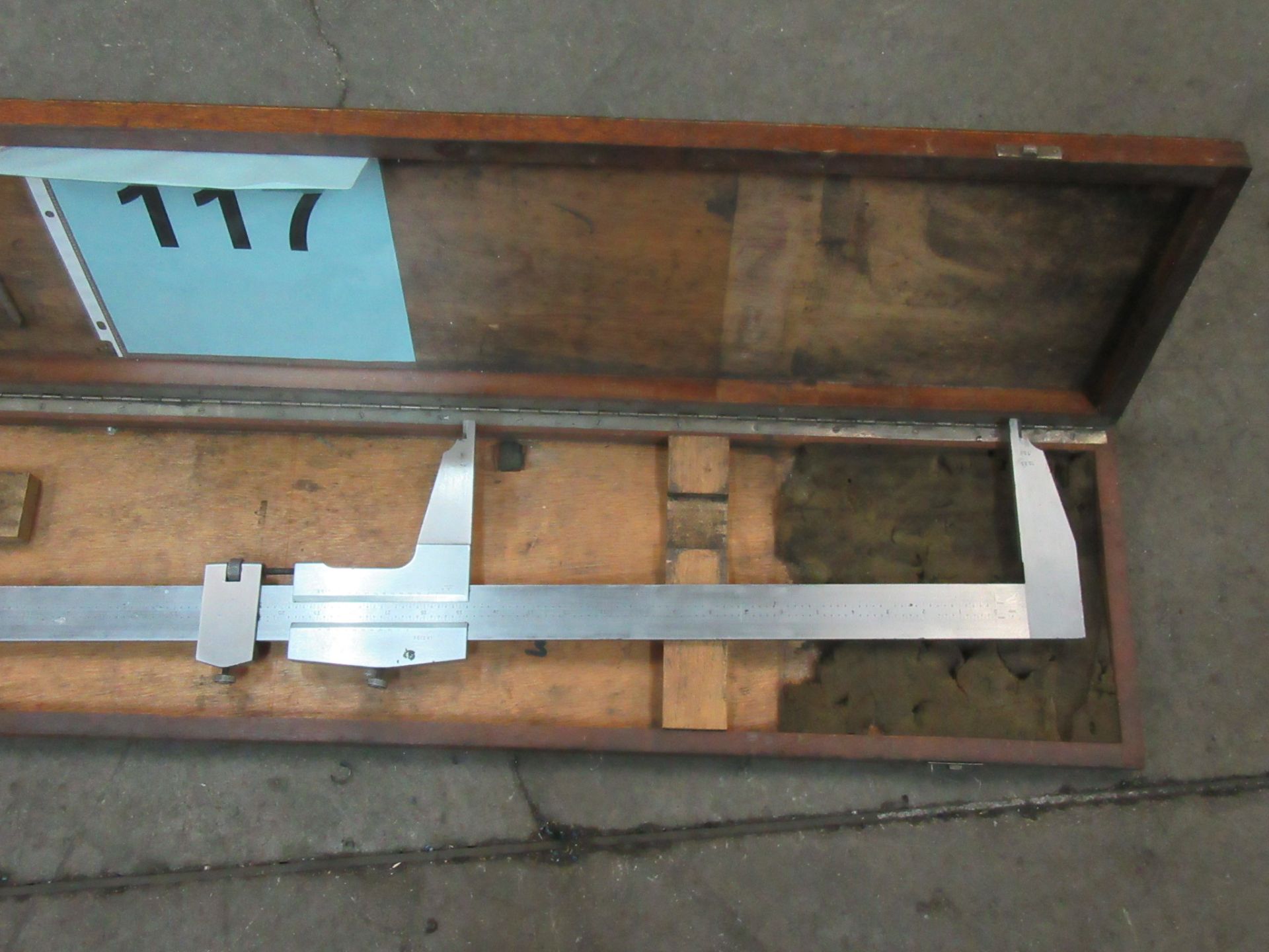 60'' CALIPER WITH WOOD CASE - Image 2 of 2