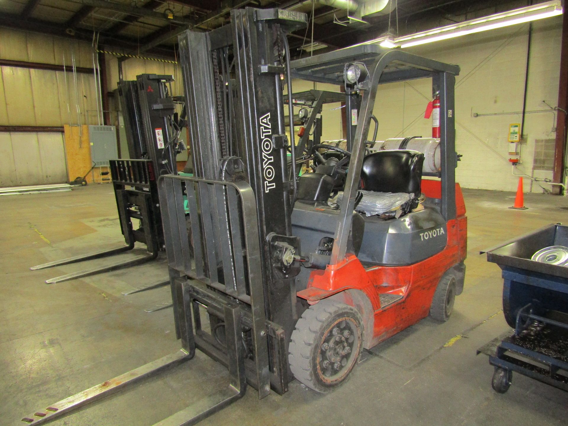 Toyota Forklift, M#: 7FGCU25, S#: 60469, Lp, 3 Stage, Side-Shift - Image 4 of 5