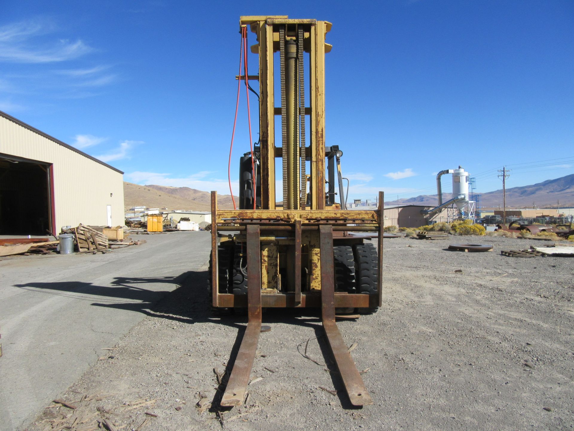 CATERPILLAR V300B DIESEL FORKLIFT, SIDE SHIFT, 30,000 LB., 7,664 HRS. 8' FT LONG FORKS, PNEUMATIC - Image 5 of 5