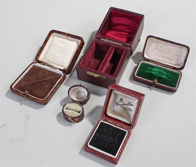 Jewellery boxes, to include an oval ring box, another ring box, a brooch box and two further