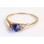 18 carat gold ring, with a loose sapphire