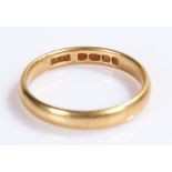 18 carat gold wedding band, 4 grams