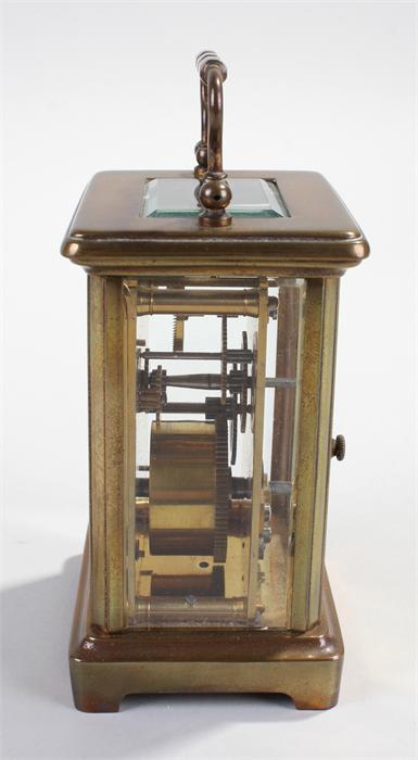 French carriage clock, the gilt brass case with bevelled glass, white enamel dial with Roman - Image 3 of 4