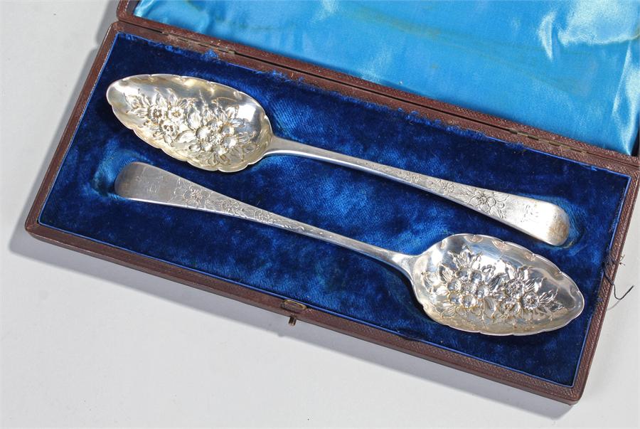 George III cased pair of silver berry spoons, London 1800, maker William Eley & William Fearn,