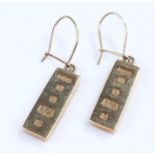 Pair of 9 carat gold ingot earrings, hallmarks to the front, 8,7 grams