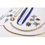 Mixed lot of costume jewellery consitsting of a white metal flower brooch etc