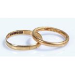 Two 18 carat gold wedding bands, total weight 4.7 grams