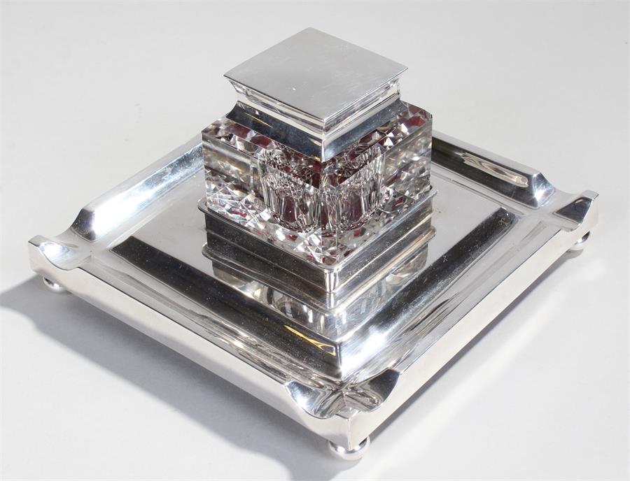 Edward VII silver and glass inkwell, London 1907, maker Goldsmith and Silversmith company, the - Image 2 of 2