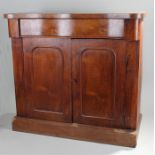 Victorian mahogany chiffonier, with a serpentine top above a frieze drawer and a pair of cupboard