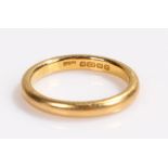 22 carat gold wedding band, weighing 3.7 grams