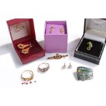 Mixed jewellery, to include earrings, a seahorse button and a ring, (qty)