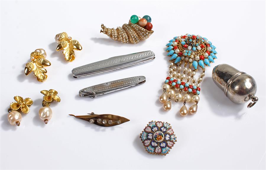 Mixed jewellery, Micromosaic brooch, earrings, brooches, etc, (qty)