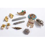 Mixed jewellery, Micromosaic brooch, earrings, brooches, etc, (qty)