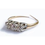 18 carat gold diamond ring, with three diamonds, AF