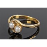 18 carat gold and pearl set ring, the pair of pearls with twist shoulders, ring size O