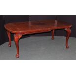 George III style mahogany extending dining table, the extending table with an additional leaf