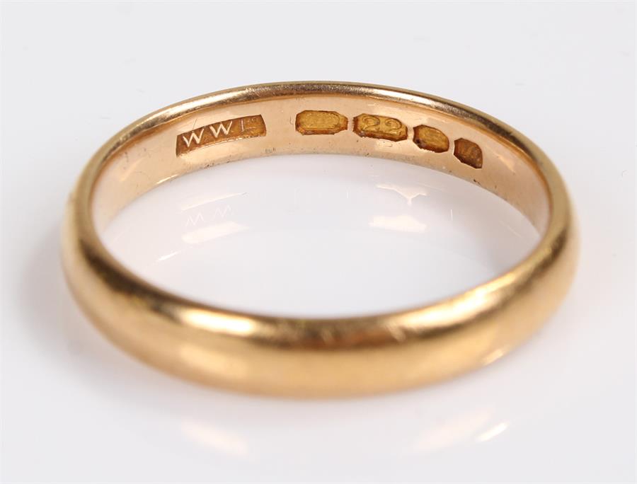 22 carat gold wedding band, 5.8 grams